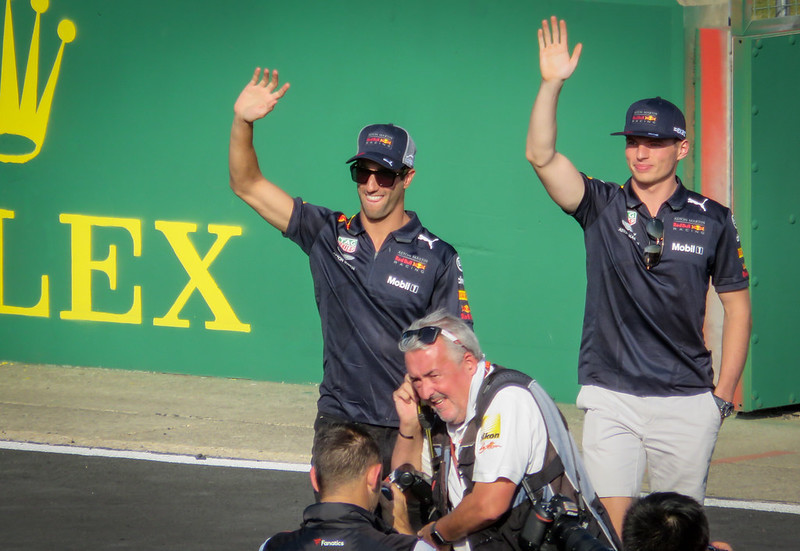 Maior campeão da F1 não basta e Aston Martin vai em busca de piloto da RBR para 2025