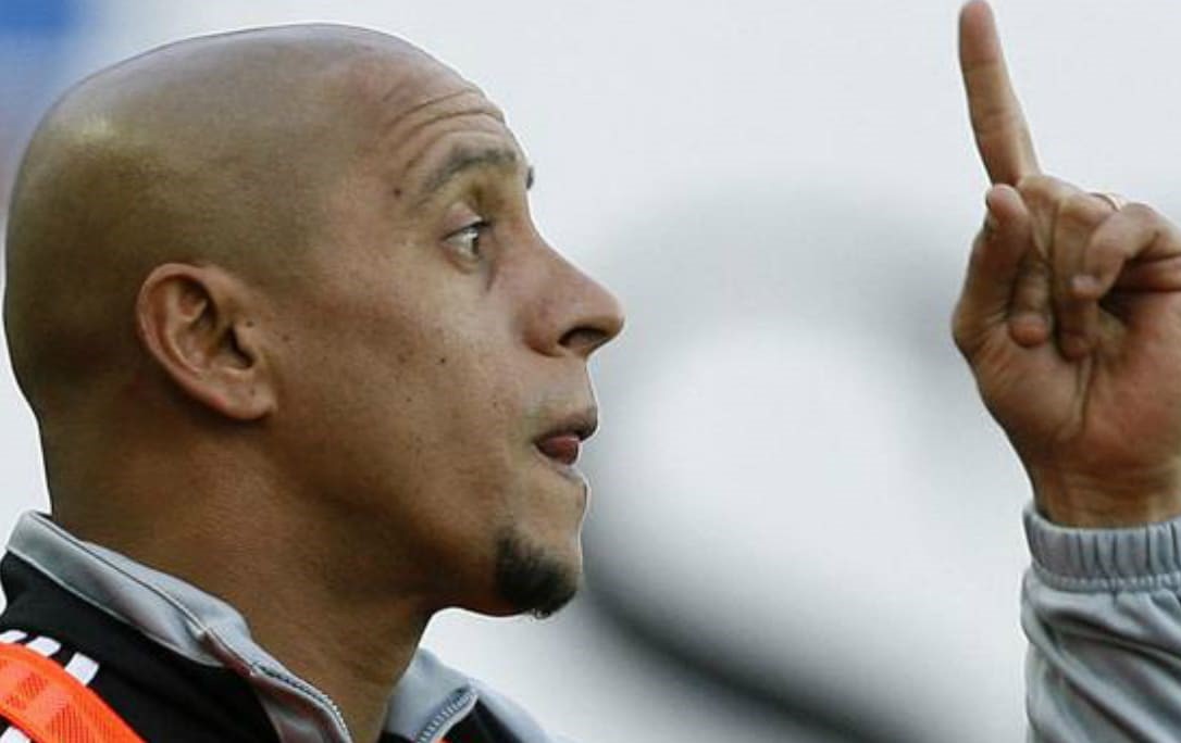 Joia brasileira encanta por onde passa e se transforma no “novo” Roberto Carlos