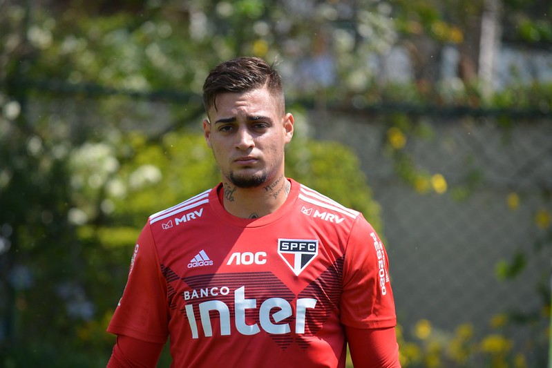 Goleiro Jean se afastou das polêmicas para encaminhar retorno ao futebol brasileiro