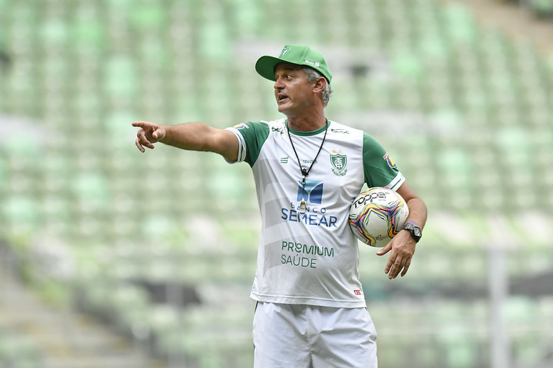 Lisca perdeu a linha com membros do Sport, time de Pepa: “Eles quase bateram em mim”