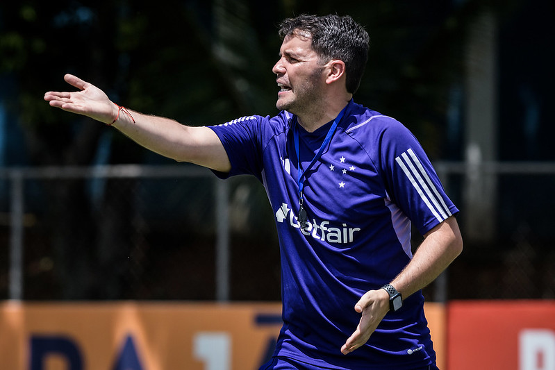 Nico Larcamón pode finalmente largar o desemprego após sair do Cruzeiro
