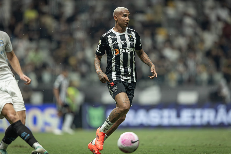 Deyverson aprontou mais uma no Atlético e precisou dar explicações em público