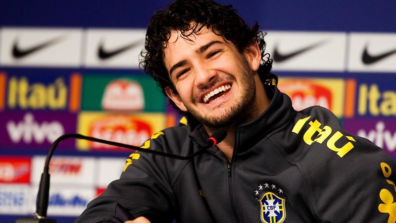Alexandre Pato só vestia roupas longas por que precisava esconder algo de Silvio Santos