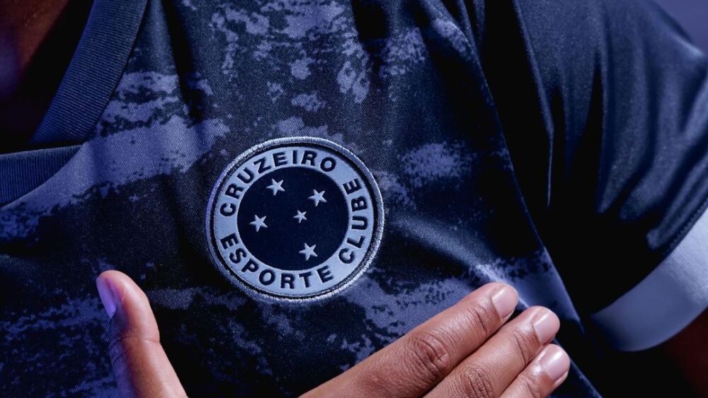 Ex-lateral do Cruzeiro ativa o modo empresário e investe em outro esporte