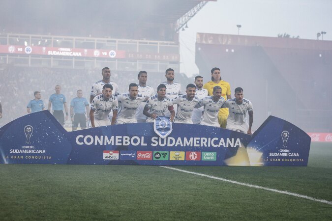 Goleiro rival quis provocar e acabou esculachado por jogadores do Cruzeiro