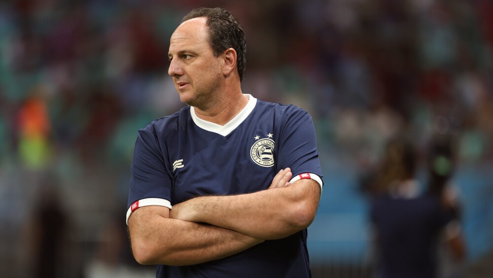 Rogério Ceni recebe duas notícias ruins e uma boa antes de enfrentar o Cruzeiro
