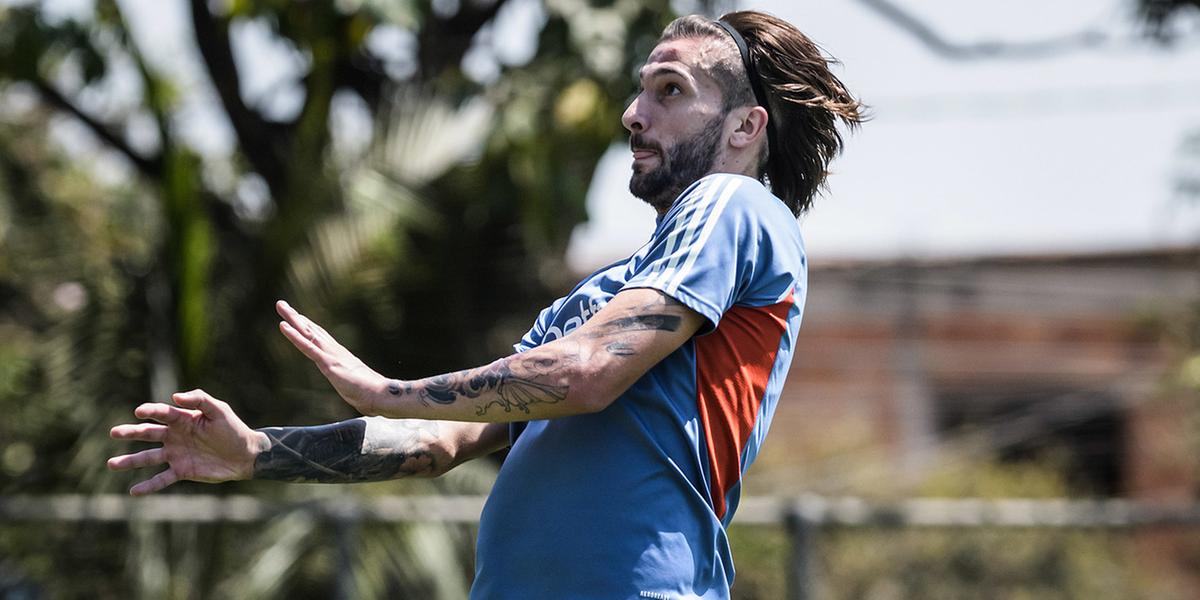 Desfalques começam a acumular no Cruzeiro e notícia sobre Lautaro assusta torcedores