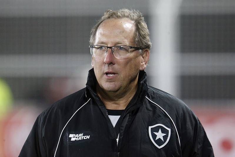 É só o Cruzeiro pagar: John Textor não espera o ano terminar e coloca 5 jogadores de Seleção para vender no Botafogo