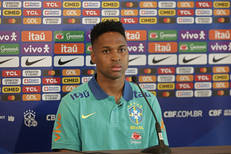 Wendell decidiu vestir azul e branco só até metade de 2025