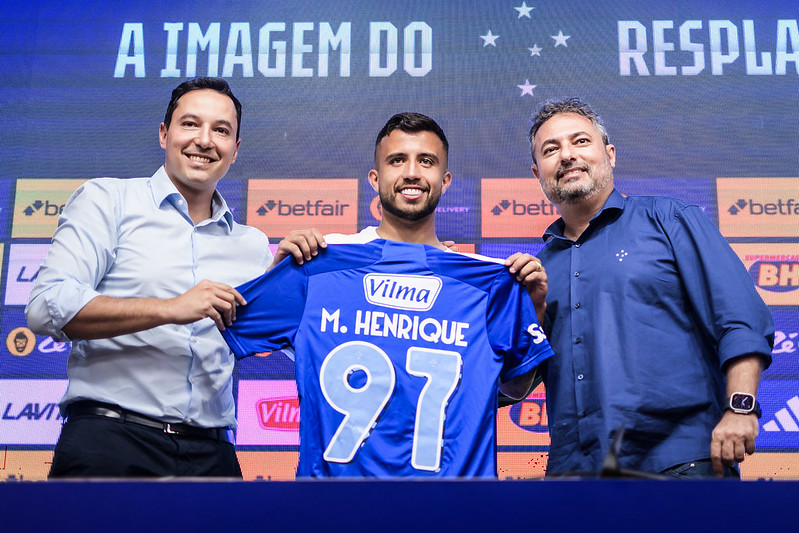 Matheus Henrique poderia comprar 3 cadeiras do Willian Bonner por dia com seu salário