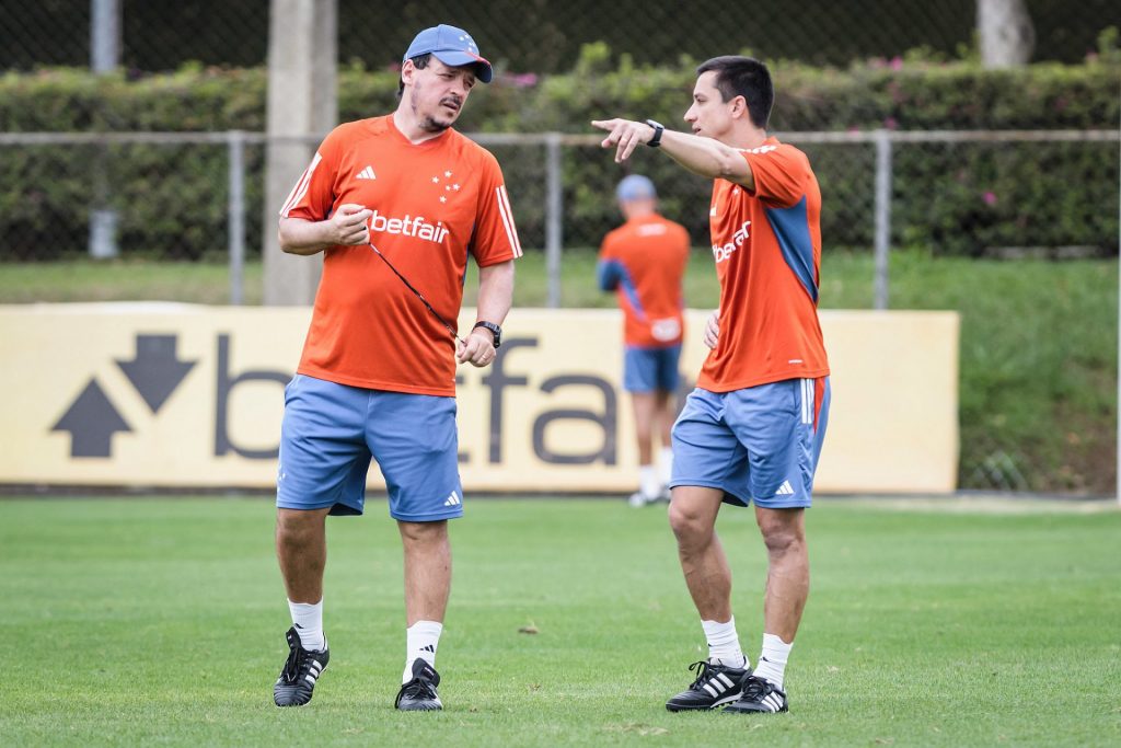Cruzeiro prepara barca de dispensas com 7 jogadores que não devem ficar para 2025