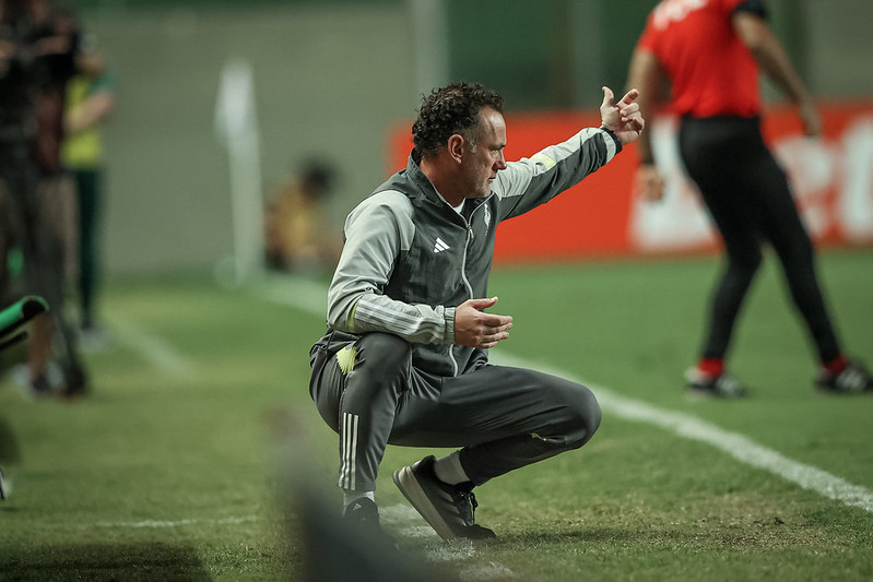 Clima pega fogo e Milito precisou dar explicações no Atlético-MG