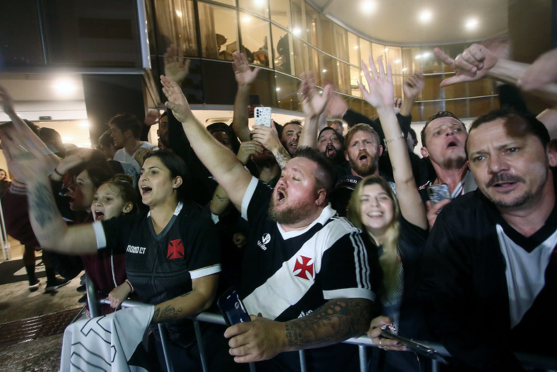 Jogador do Vasco ganhou bolada na loteria e resolveu dar adeus ao Cruz-Maltino