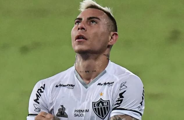 Cruzeiro decide na velocidade da luz sobre a contratação de Eduardo Vargas