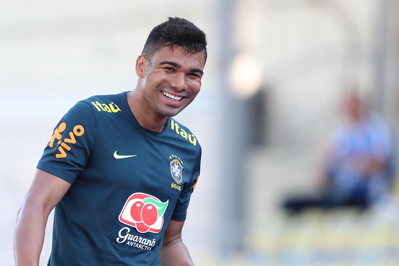 Casemiro preferiu o idioma português para vestir as cores azul e branco