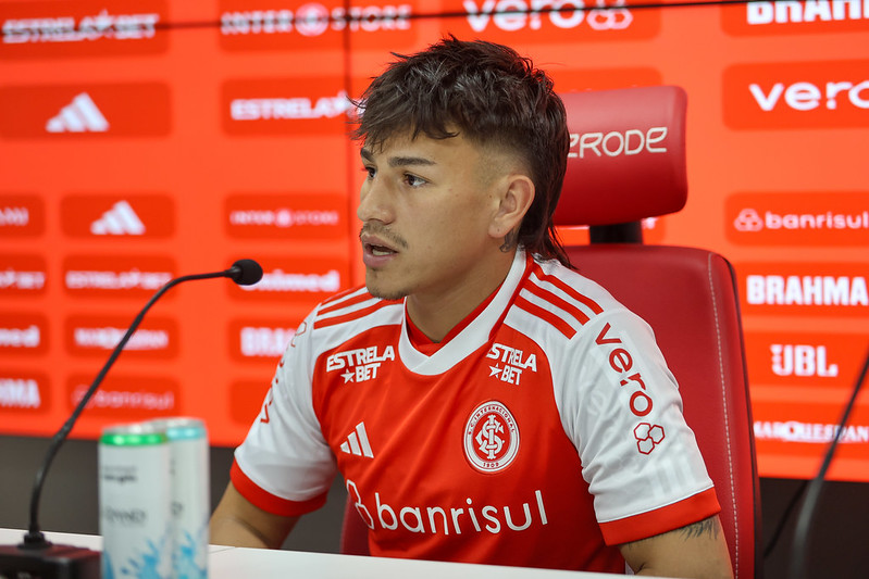 Gigante paulista aguarda desistência oficial do Internacional para comprar Bernabei