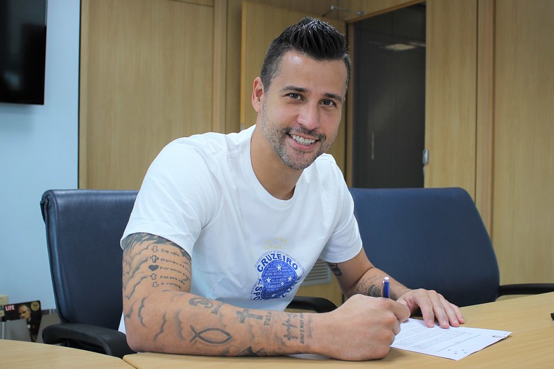 Goleiro Fábio concluiu assinaturas para voltar ao Cruzeiro e fazer história