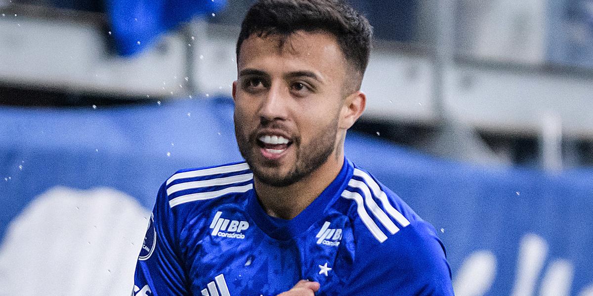 Matheus Henrique pega torcida do Cruzeiro desprevenida e vira garoto-propaganda