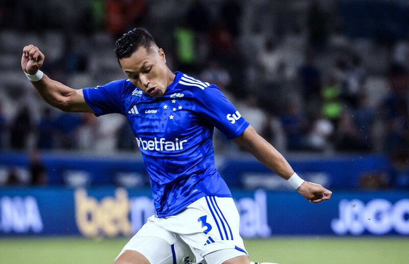 Marlon, lateral do Cruzeiro