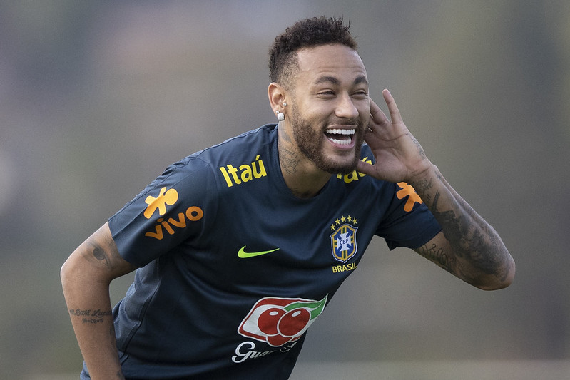Para alegria dos fãs: Neymar assinou com time quatro vezes campeão da Champions League