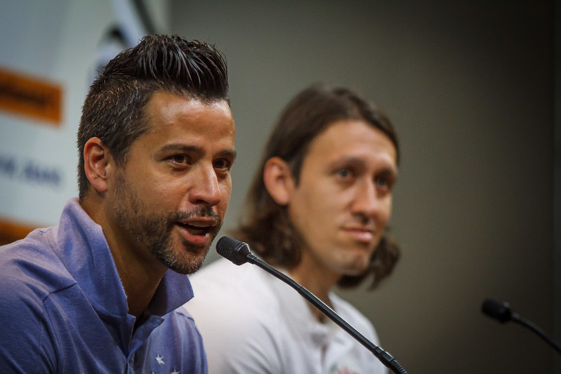 Torcida foi à loucura! Fábio sentou ao lado de Cássio para entrevista coletiva histórica