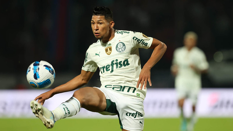 Documentação pode impedir que Rony assine contrato dos sonhos