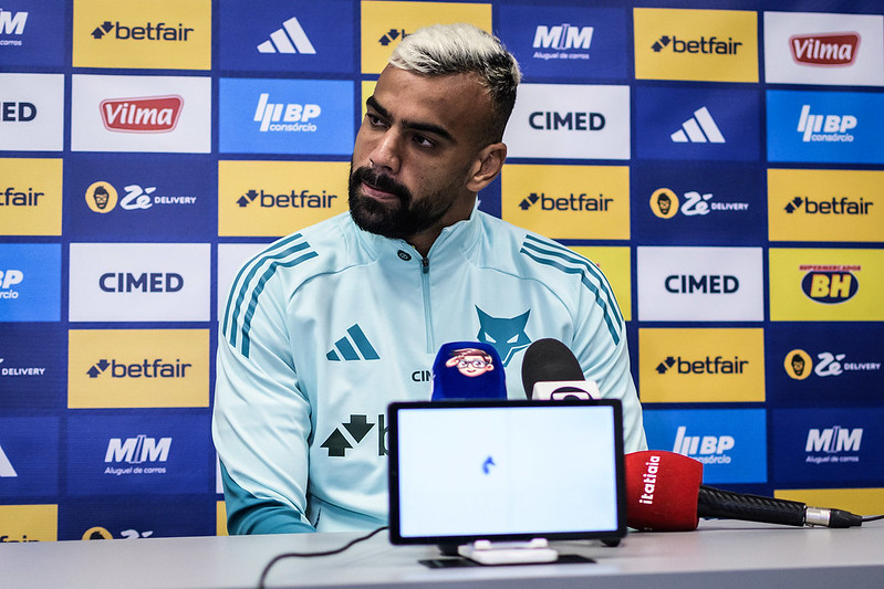 Fabrício Bruno mantém ligação com o Flamengo após assinatura de contrato