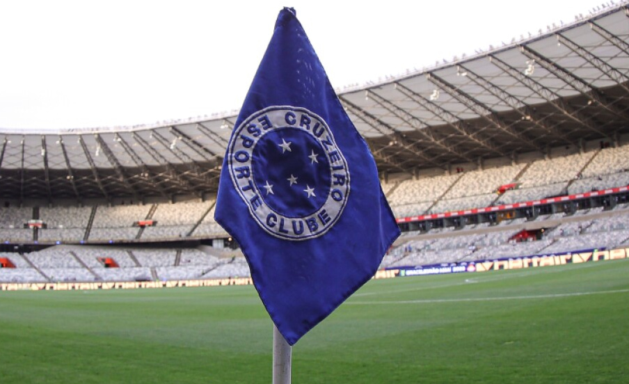Jogador deve iniciar pressão no clube atual para reforçar o Cruzeiro mais rápido