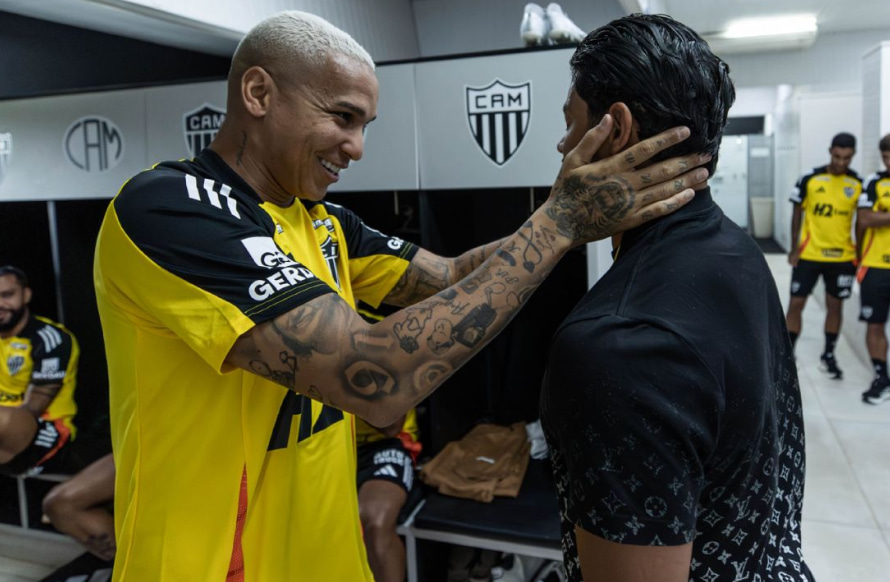 Percentual de gordura chama atenção e Hulk dá puxão de orelha em Deyverson