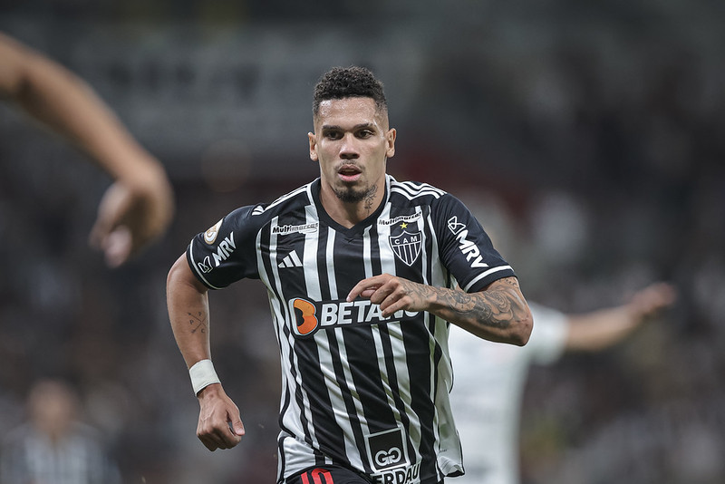 Não demorou e Paulinho se uniu ao Atlético-MG outra vez