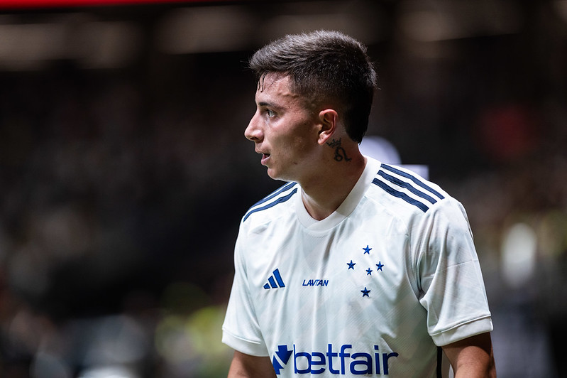 Álvaro Barreal é anunciado oficialmente por adversário do Cruzeiro na Série A