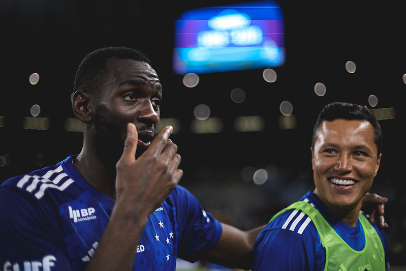 Bolasie provoca o Atlético nas redes sociais e ganha moral com torcedores do Cruzeiro