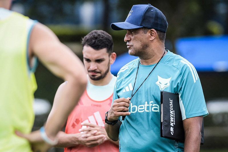 Treinador do Cruzeiro comenta sobre vantagem para América e Atlético no Campeonato Mineiro