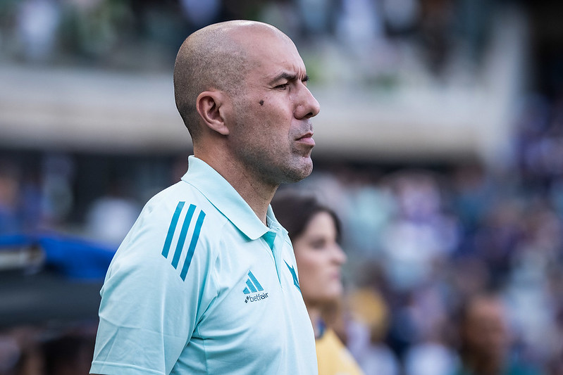 Leonardo Jardim chega com o pé na porta e detona elenco do Cruzeiro