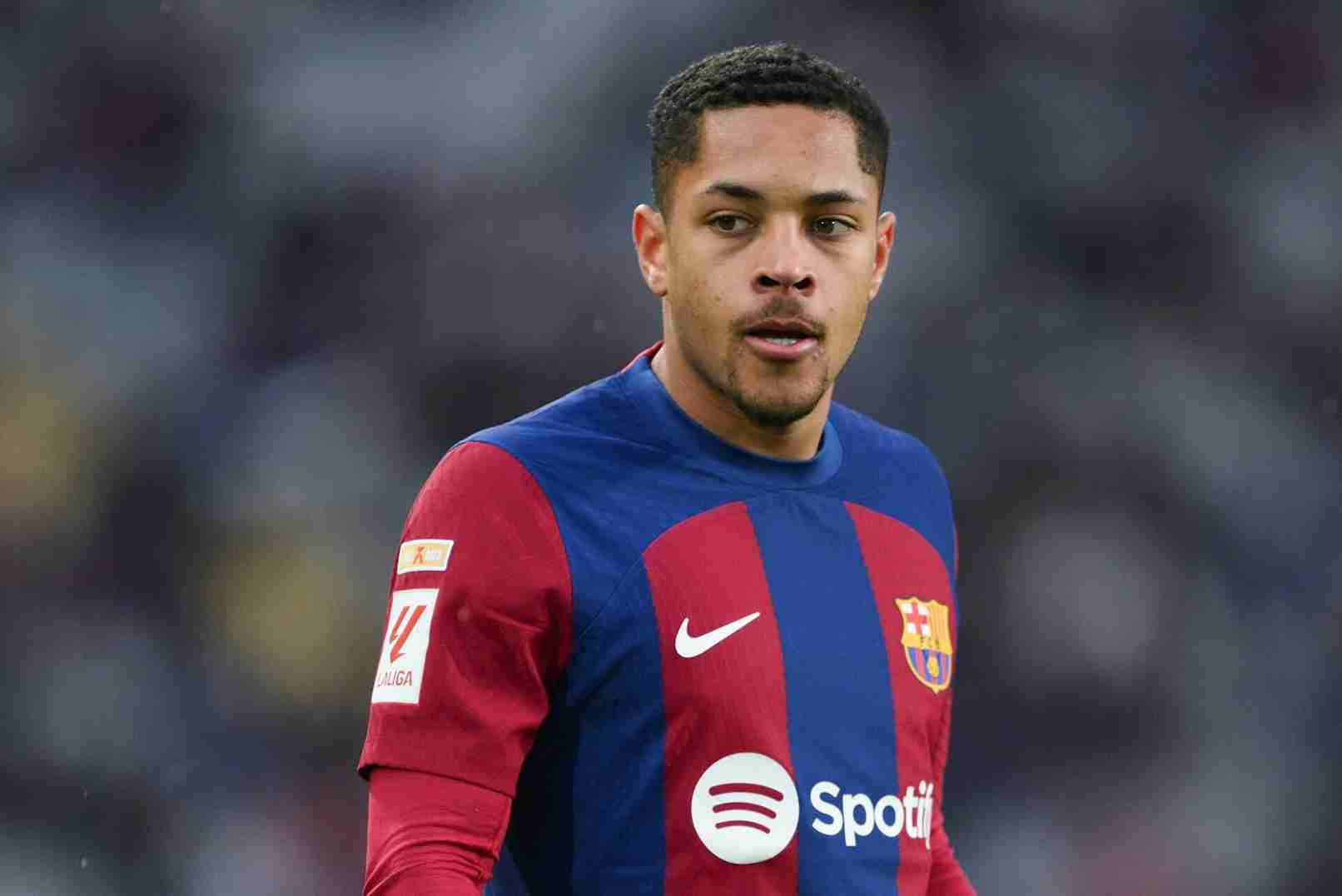 Com R$ 149 milhões na conta, Barcelona deixa Vitor Roque voltar ao Brasil