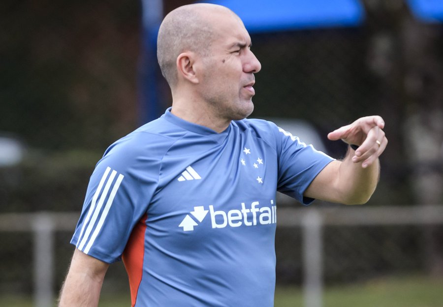 Leonardo Jardim assume as rédeas no Cruzeiro e faz cobrança geral