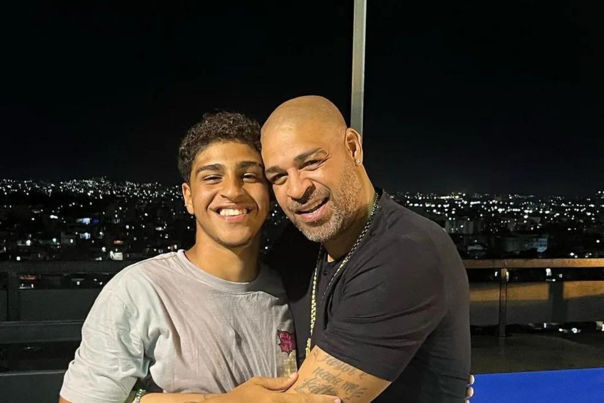 Filho de Adriano Imperador segue os passos do pai e assina com clube europeu