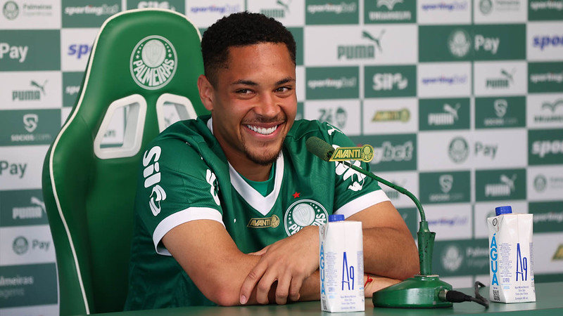 Respire fundo antes de descobrir o salário de Vitor Roque no Palmeiras