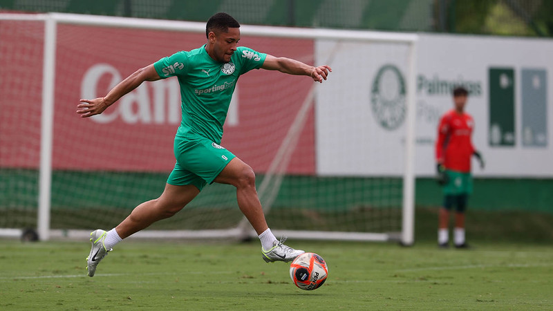 Enquanto Dudu ganha R$ 1,7 milhão no Cruzeiro, salário de Vitor Roque no Palmeiras não deixa a desejar