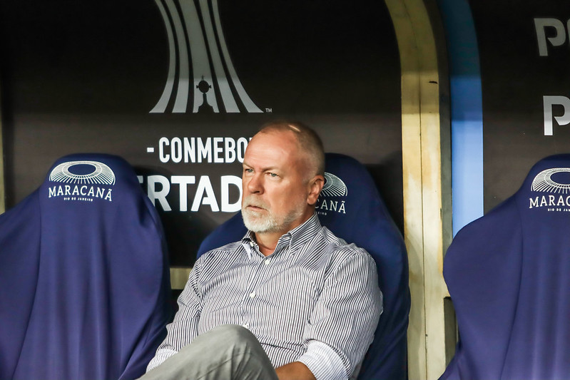 Possível novo reforço do Cruzeiro se envolve em treta com Mano Menezes