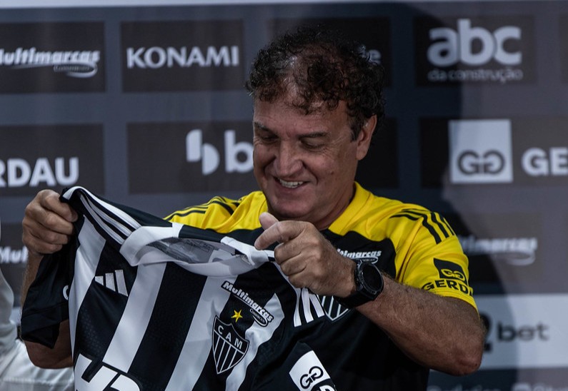 Cuca está pulando de alegria com a chegada de João Marcelo no Atlético-MG