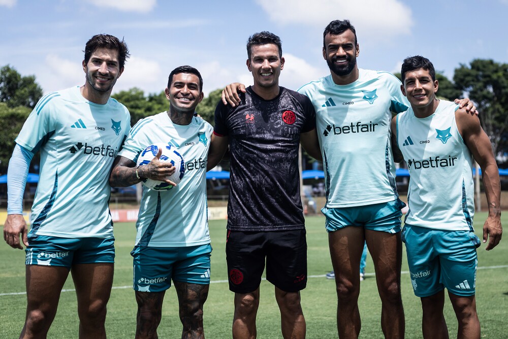 Reforço que a torcida pede mais em campo é destaque do Cruzeiro em jogo-treino