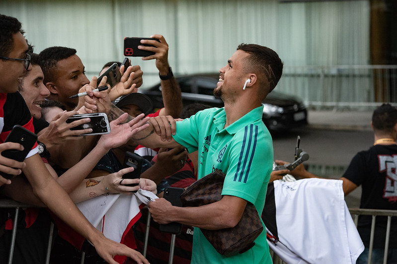 Michael se despediu dos companheiros no Flamengo para atuar com Matheus Pereira e Leonardo Jardim
