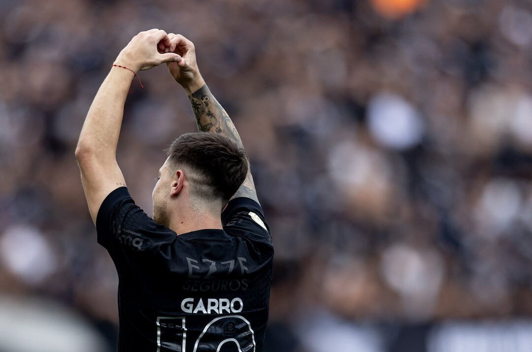 Rodrigo Garro pega geral de surpresa e topa unir forças com Dudu e Gabigol