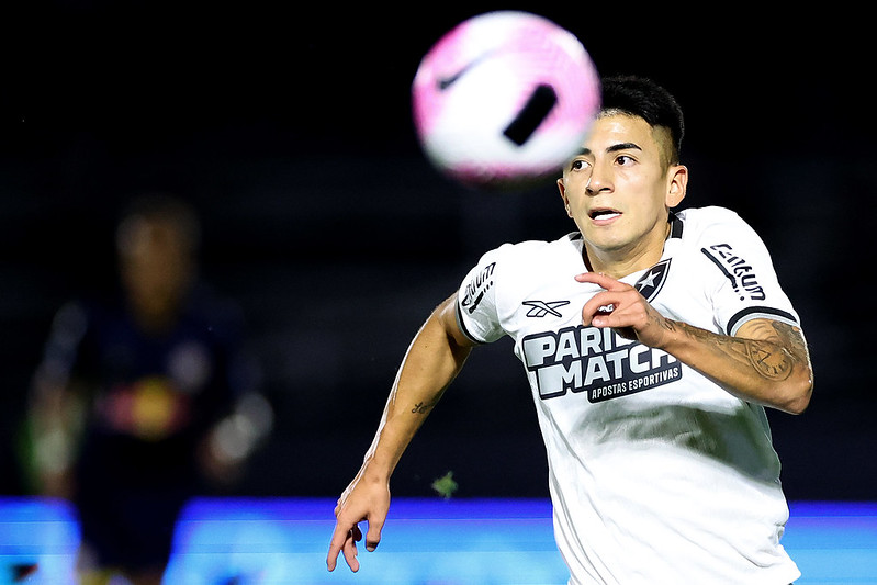Thiago Almada pode desembarcar em arquirrival do Botafogo no Brasil
