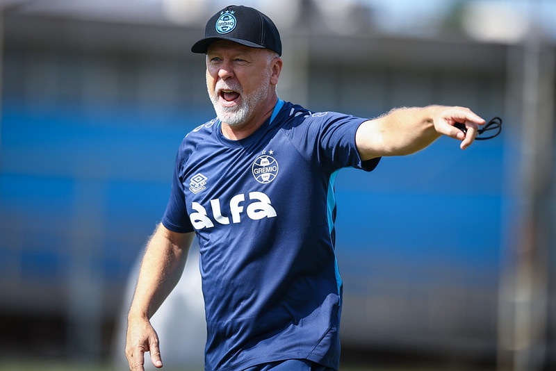 Mano Menezes só chegou no Grêmio e Marlon já foi cortado do grupo