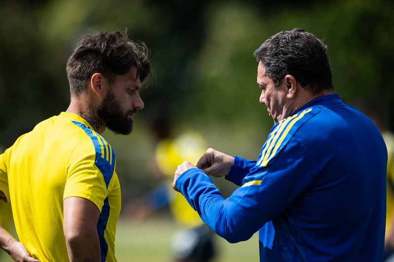Pedrinho pega o telefone e ídolo do Cruzeiro volta à Toca da Raposa