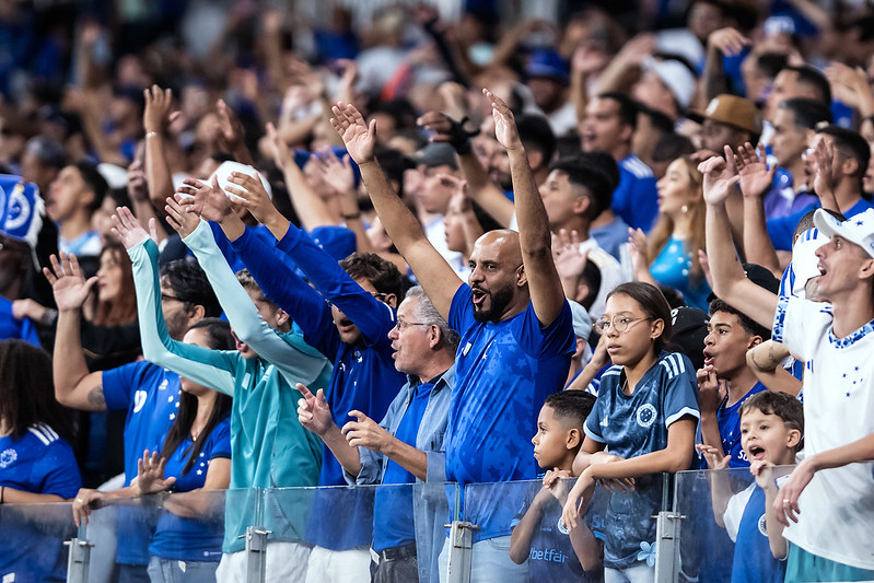 Atacante cortado do Cruzeiro foi flagrado no Mineirão