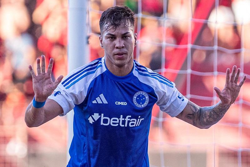 Kaio Jorge decide e joga contra o próprio clube