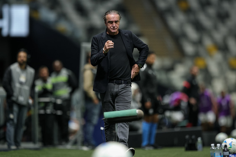 Atlético solta a moeda antes do clássico e Cuca ganha reforço de R$ 47 milhões